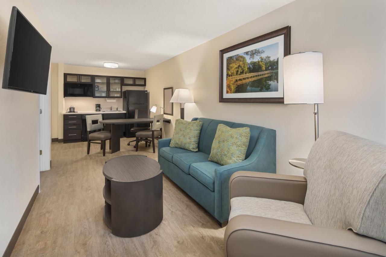One-Bedroom Suite with Kitchenette at Candlewood Suites Charlotte - Arrowood by IHG