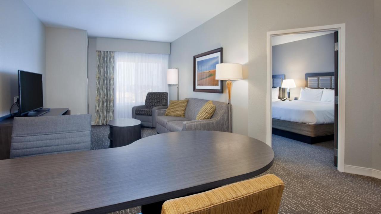 One-Bedroom Queen Suite - Hearing Accessible - Non-Smoking at Candlewood Suites Kearney, an IHG Hotel