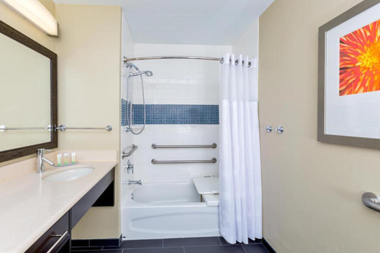King Studio - Non-Smoking - Hearing Accessible with Bath Tub at Staybridge Suites College Station, an IHG Hotel