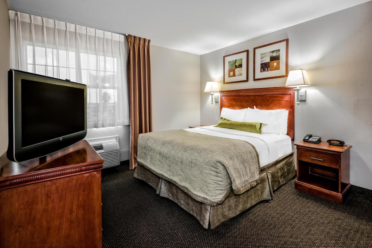 One-Bedroom Suite - Non-Smoking at Candlewood Suites Galveston by IHG