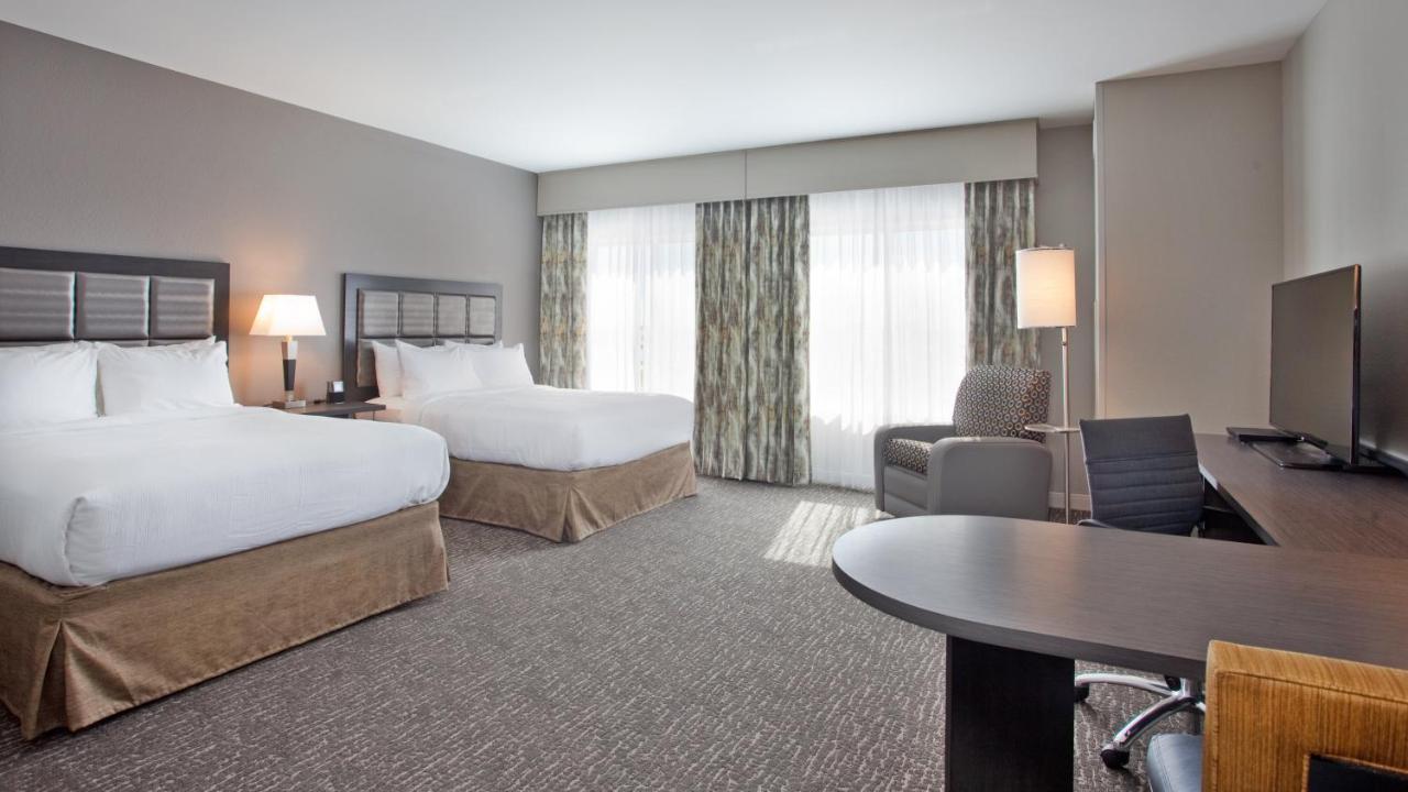 Queen Studio at Candlewood Suites Grand Island, an IHG Hotel