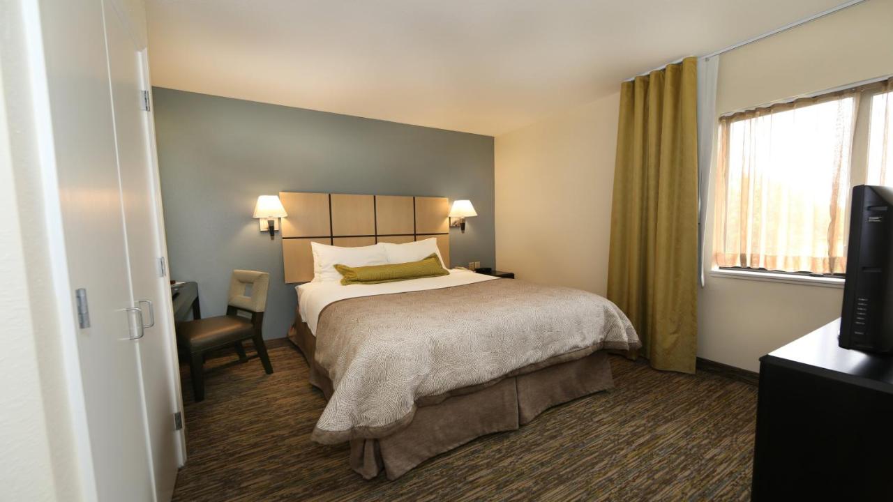 One-Bedroom Queen Suite at Candlewood Suites East Lansing by IHG