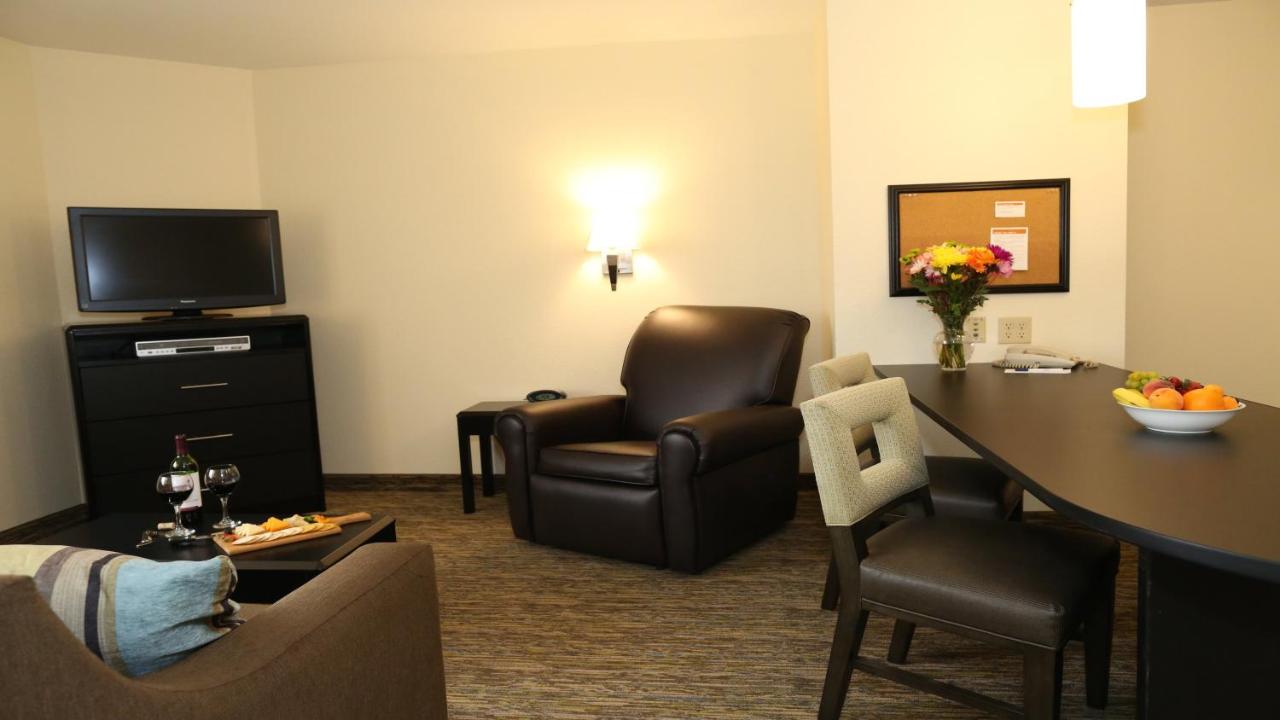 One-Bedroom Queen Suite at Candlewood Suites East Lansing by IHG