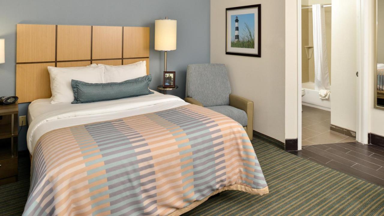 Queen Studio at Candlewood Suites Houma, an IHG Hotel