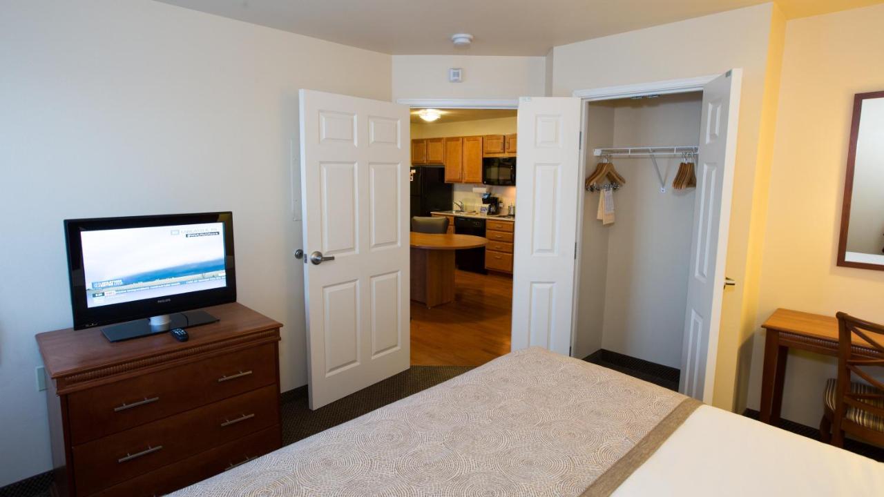 One-Bedroom King Suite - Non-Smoking at Candlewood Suites Joplin by IHG
