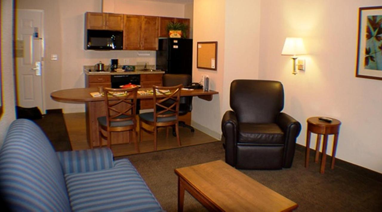 One-Bedroom Queen Suite at Candlewood Suites Jacksonville by IHG