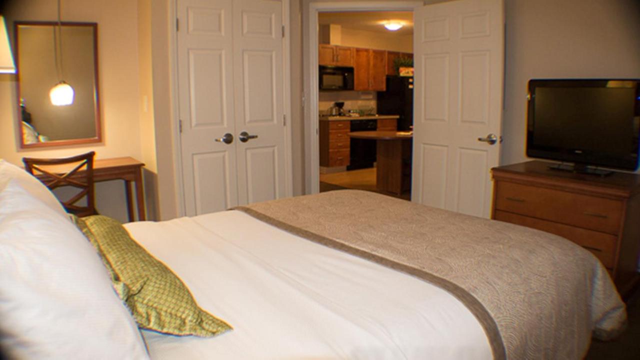 One-Bedroom Queen Suite at Candlewood Suites Jacksonville by IHG