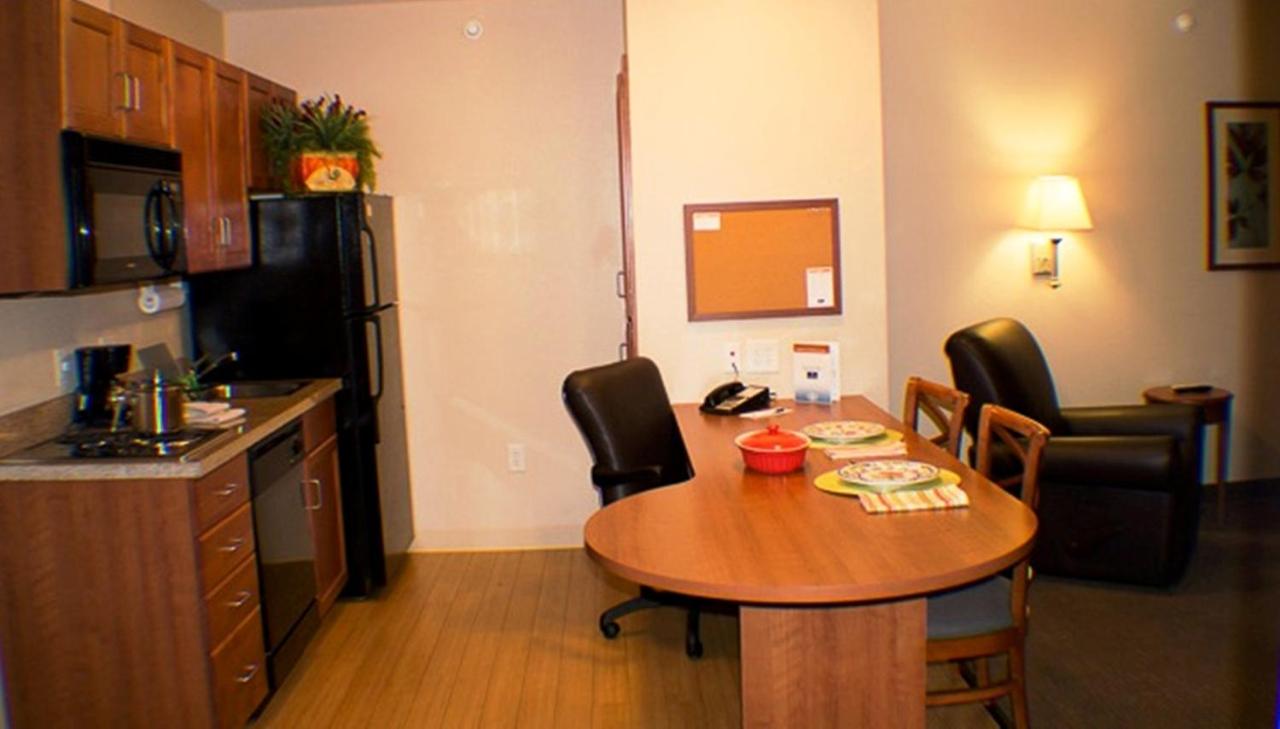 One-Bedroom Queen Suite at Candlewood Suites Jacksonville by IHG