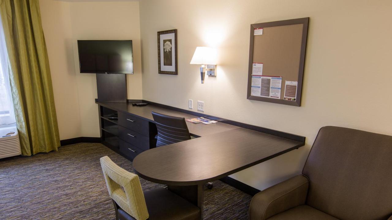 Queen Studio Suite - Hearing Accesible/ Non-Smoking at Candlewood Suites : Overland Park - W 135th St by IHG