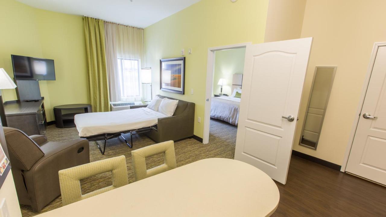 One-Bedroom King Room with Mobility Accessible Tub - Non-Smoking at Candlewood Suites : Overland Park - W 135th St by IHG