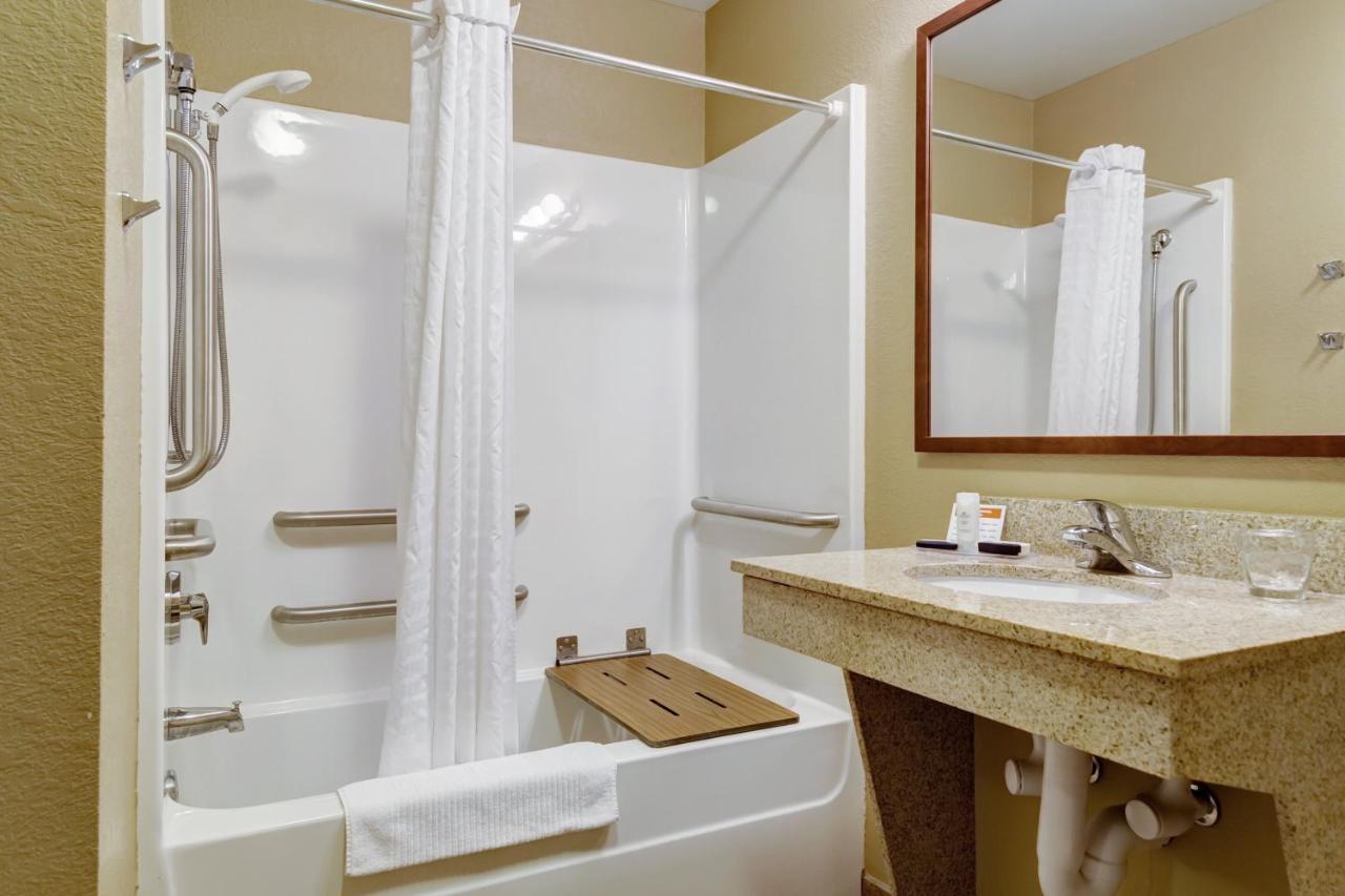 Queen Studio - Disability Access/Non-Smoking at Candlewood Suites Paducah, an IHG Hotel