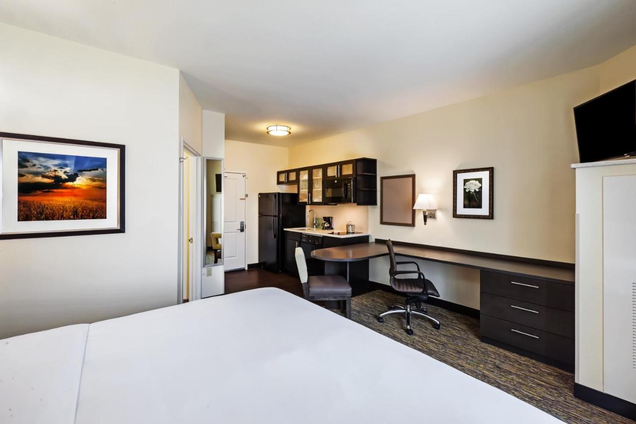 Execute Studio Suite at Candlewood Suites Lenexa - Overland Park Area, an IHG Hotel