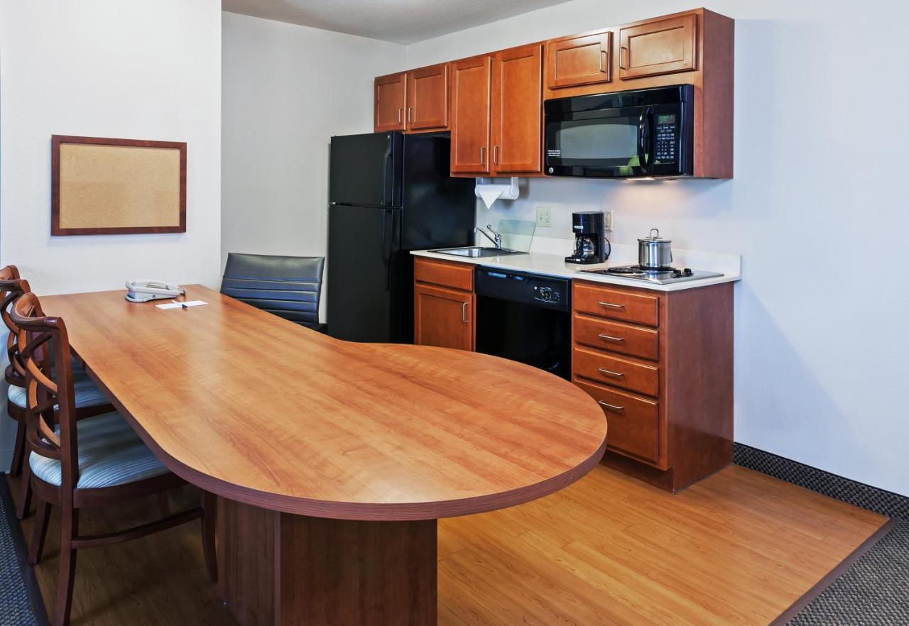 One-Bedroom Queen Suite with Sofa Bed at Candlewood Suites Owasso by IHG