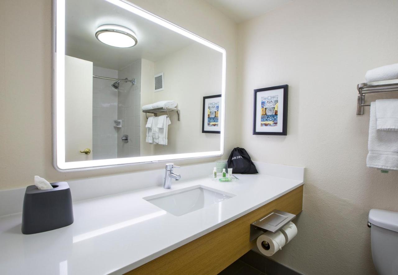 Double Room with Two Double Beds - Non-Smoking at Holiday Inn Chicago North Shore, an IHG Hotel