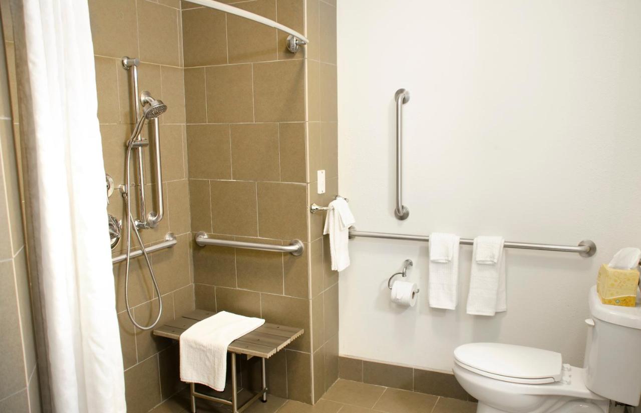Studio Queen Suite - Non-Smoking at Candlewood Suites York by IHG