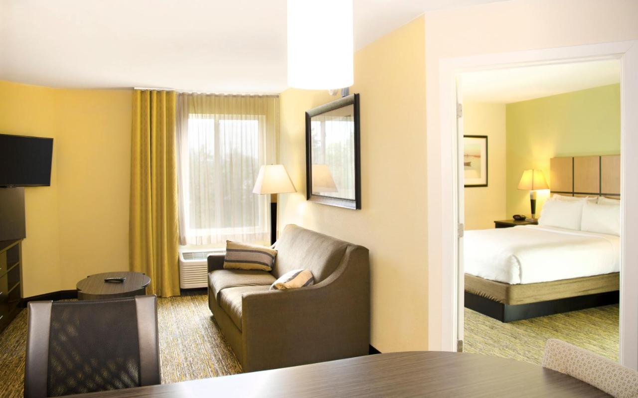 One-Bedroom Queen Suite -Non-Smoking at Candlewood Suites York by IHG