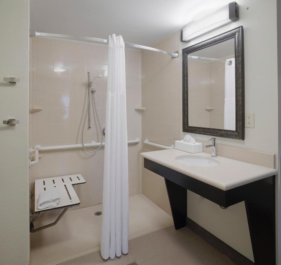 Queen Room with One Queen Bed and Hearing Accessible Roll In Shower - Non-Smoking at Staybridge Suites Fayetteville/Univ Of Arkansas by IHG