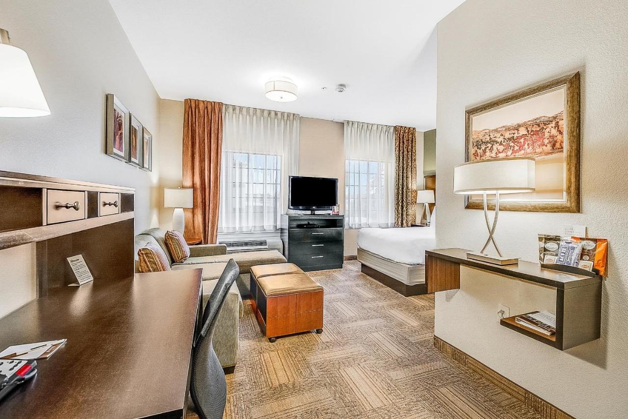 One-Bedroom Queen Suite at Staybridge Suites Longview, an IHG Hotel