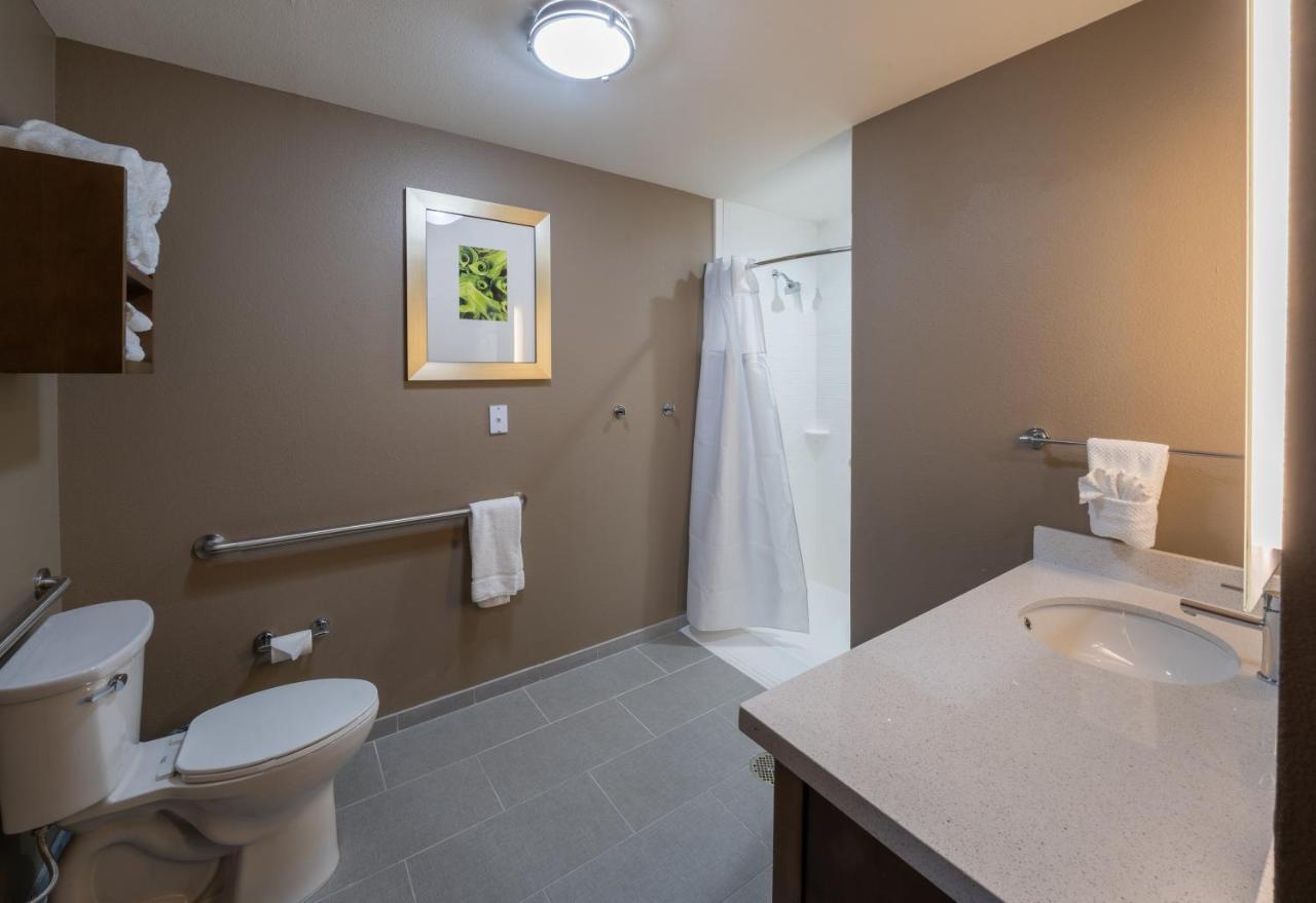 One-Bedroom Suite Accessible Roll-in Shower - Non-Smoking at Staybridge Suites Houston East - Baytown by IHG