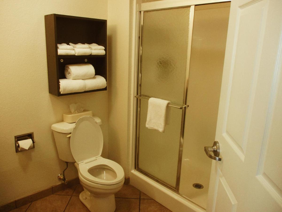 Queen Room - Hearing Accessible - Non-Smoking at Candlewood Suites Alabaster, an IHG Hotel