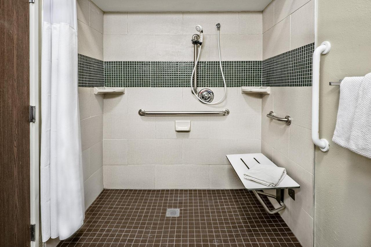 Queen Studio with Bath Tub - Disability Access at Staybridge Suites Lubbock - University Area by IHG