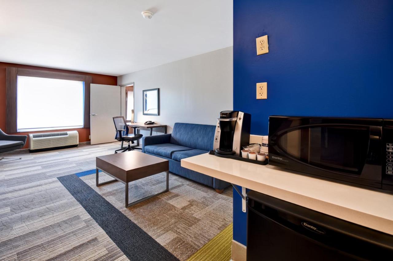 Executive King Suite at Holiday Inn Express & Suites Schererville by IHG