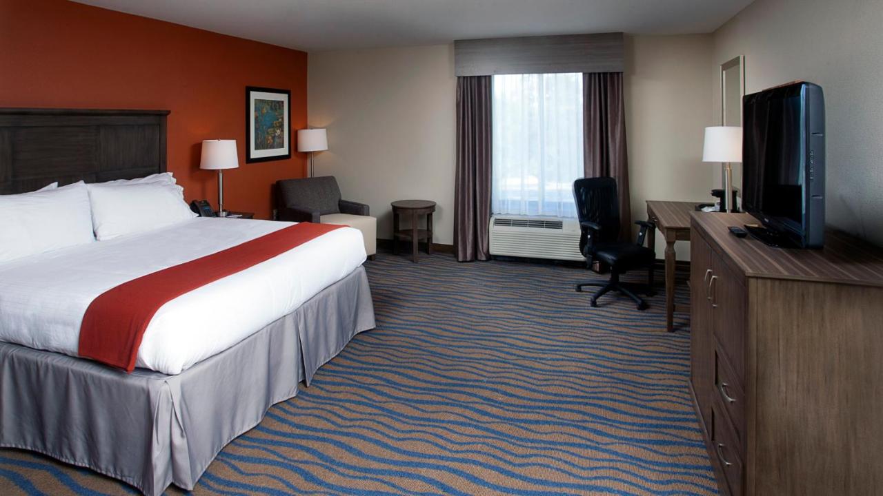 King Room at Holiday Inn Express Hotel & Suites Morgan City Tiger Island by IHG