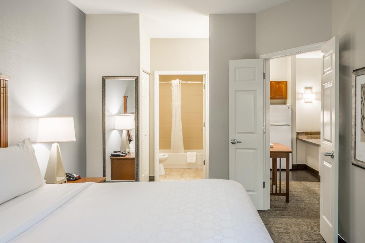 One-Bedroom Queen Suite -Non-Smoking at Staybridge Suites Kansas City - Independence by IHG