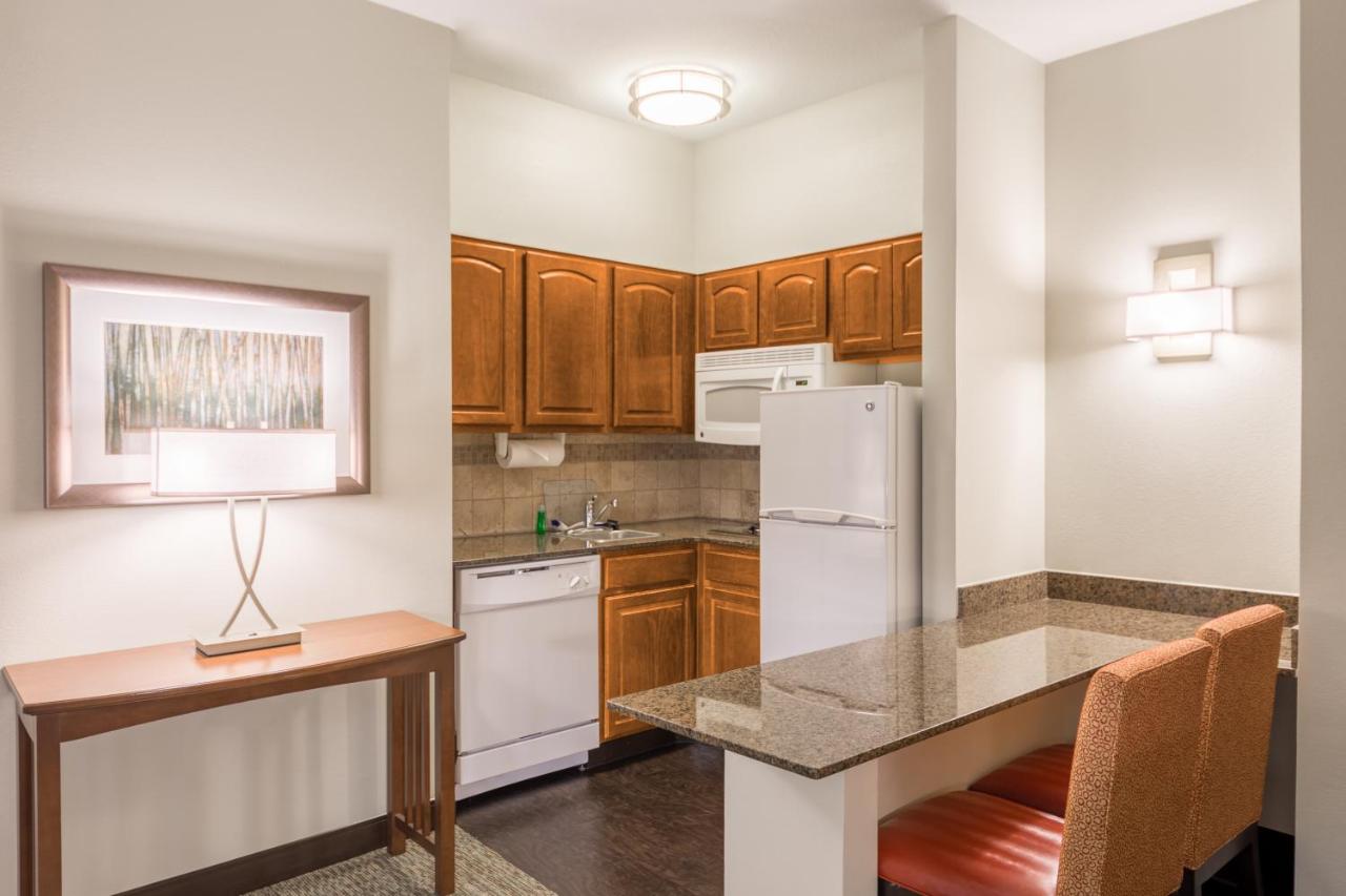 One-Bedroom Queen Suite -Non-Smoking at Staybridge Suites Kansas City - Independence by IHG
