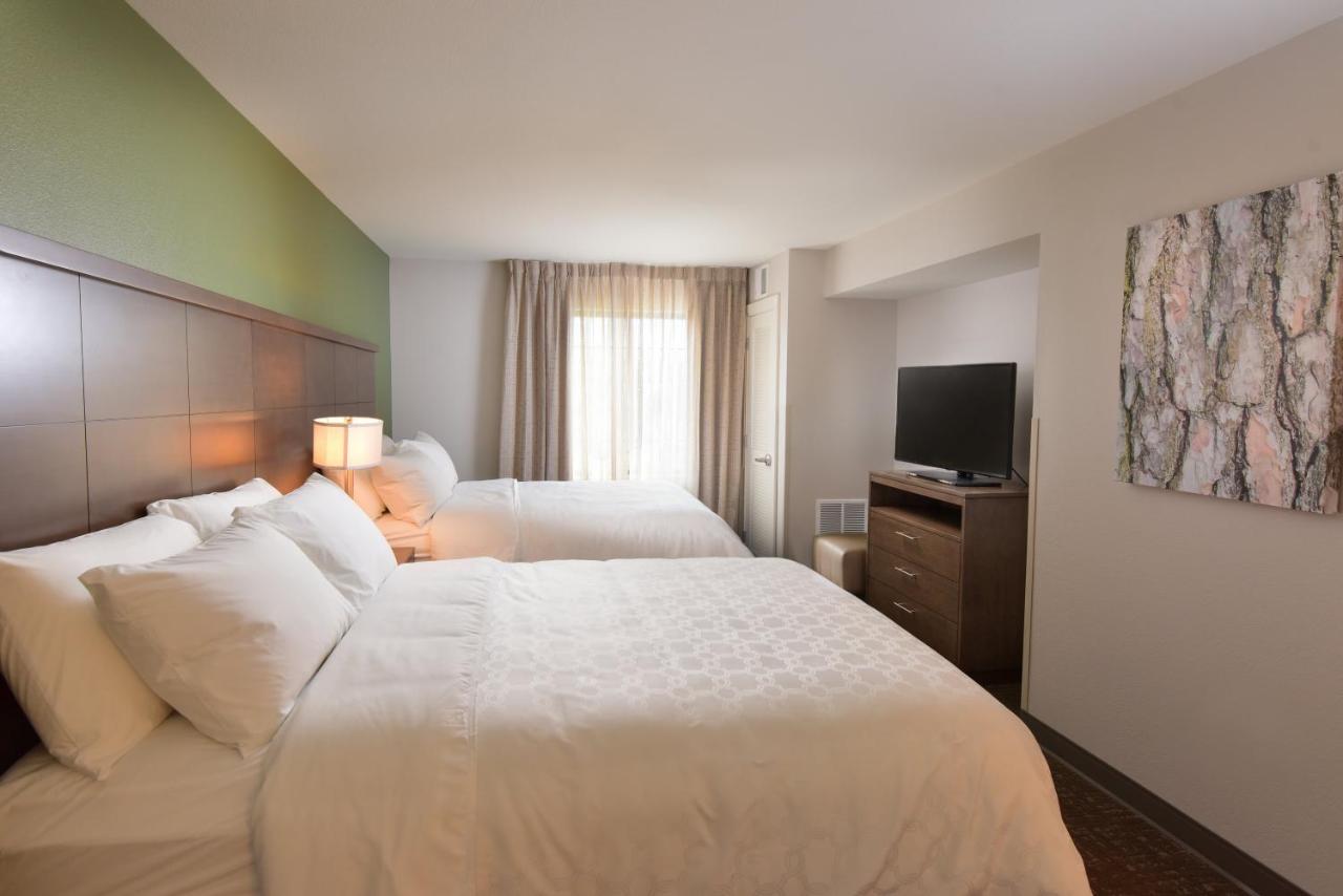 One-Bedroom Queen Room with Two Queen Beds and Mobility Accessible Tub - Non-Smoking at Staybridge Suites Wisconsin Dells - Lake Delton by IHG