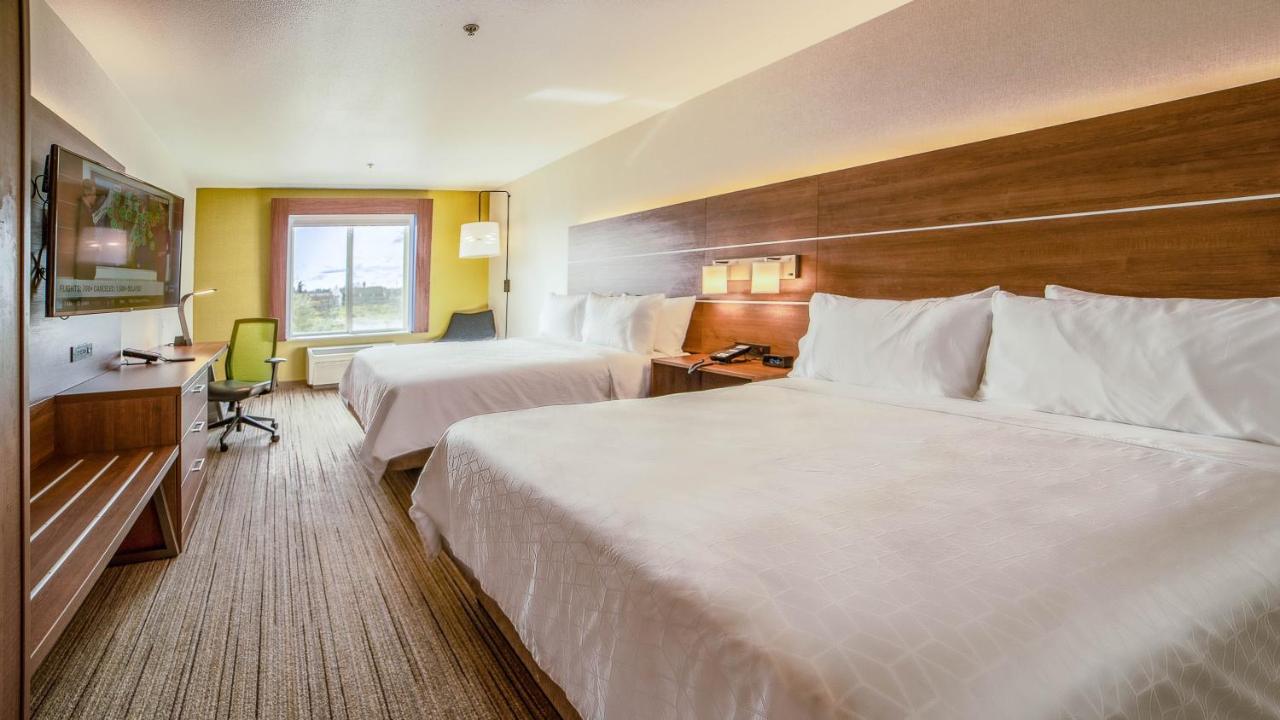 Queen Room with Two Queen Beds at Holiday Inn Ex Ste Porterville, an IHG Hotel