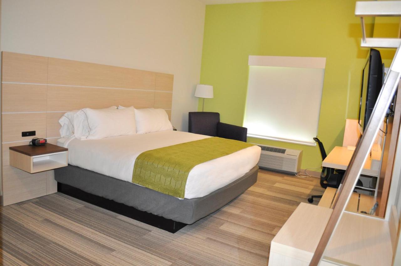 King Room with Hearing Access - Non-Smoking at Holiday Inn Express & Suites Price by IHG