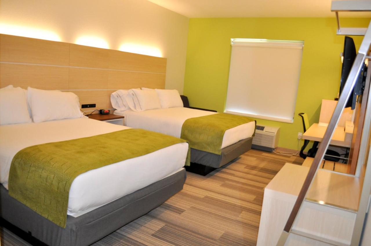 Queen Suite at Holiday Inn Express & Suites Price by IHG
