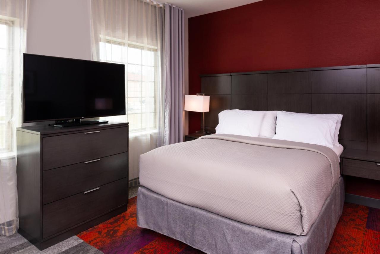 Studio Queen Suite with Hearing Accessible Trans Shower - Non-Smoking at Staybridge Suites Lake Charles, an IHG Hotel