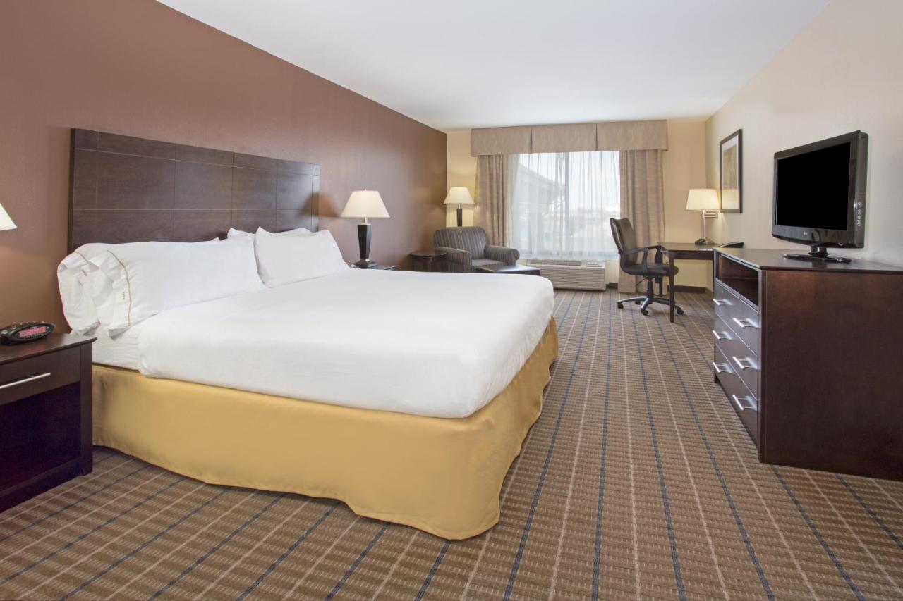  | Holiday Inn Express Hotel & Suites Pauls Valley
