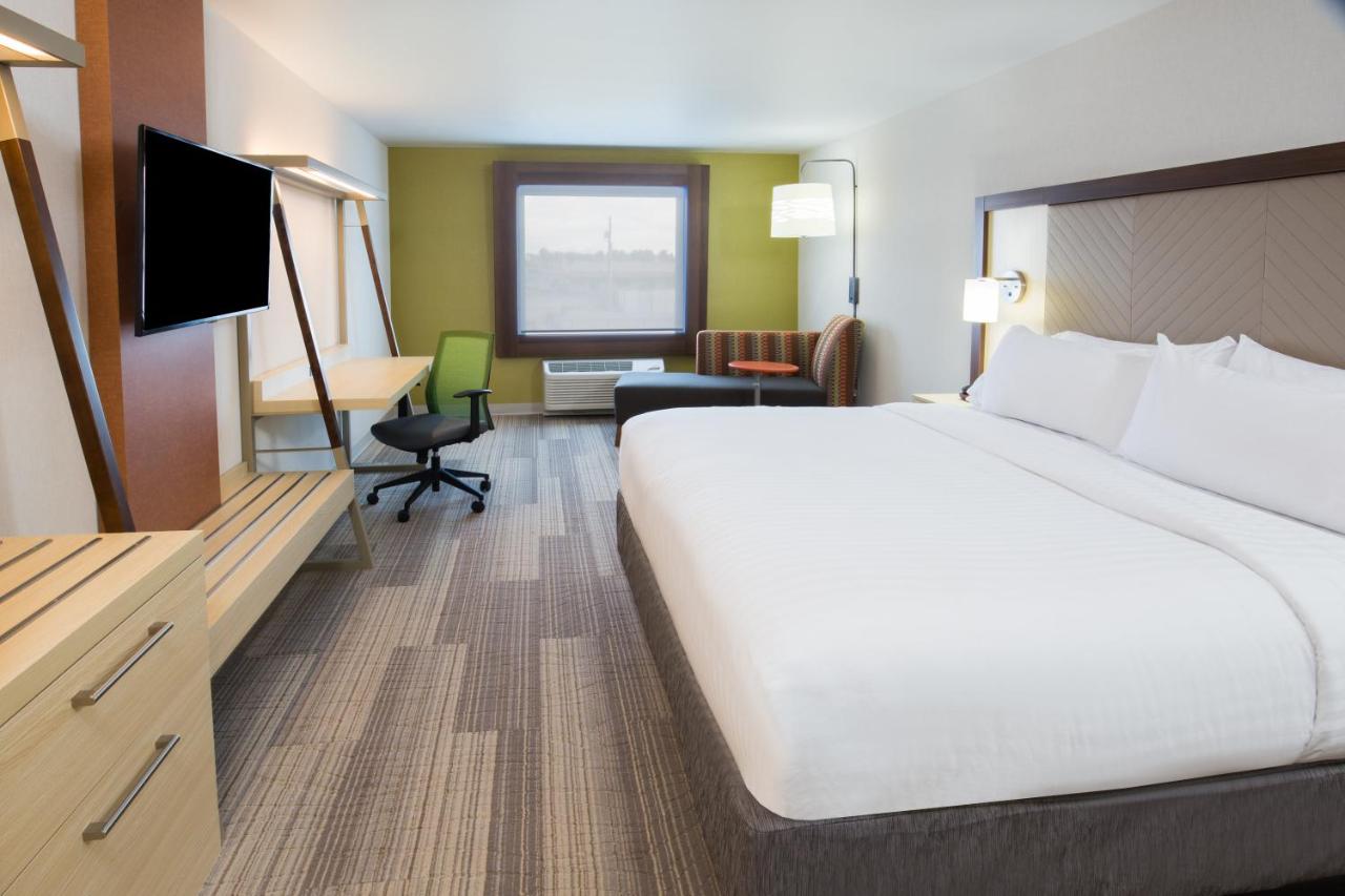  | Holiday Inn Express & Suites Pahrump
