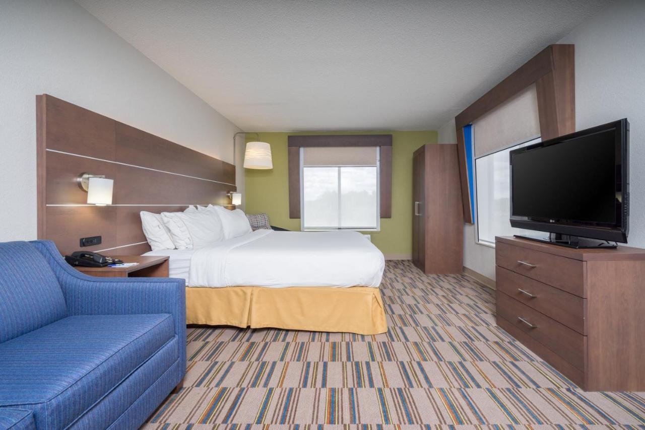 King Suite at Holiday Inn Express & Suites Quakertown - Allentown Area by IHG