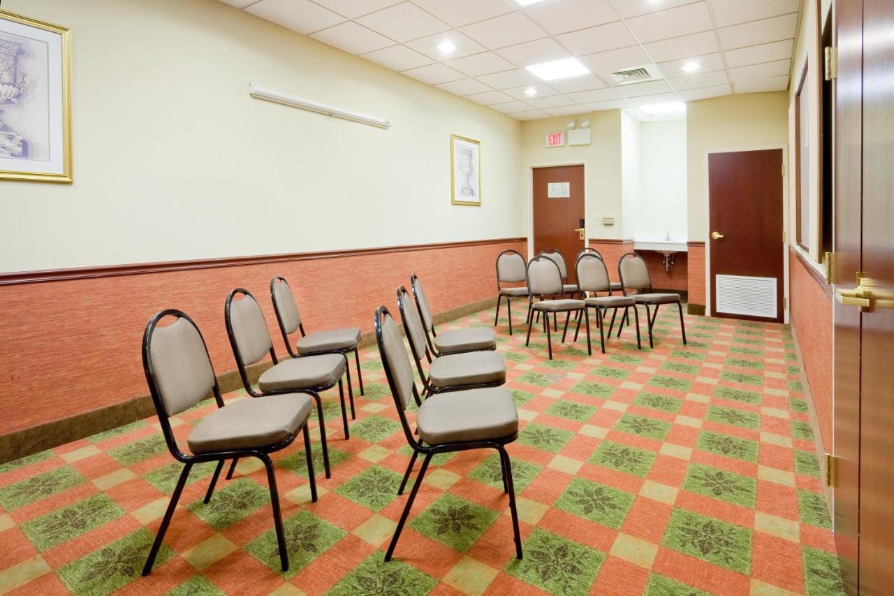  | Holiday Inn Express Hotel & Suites Quakertown
