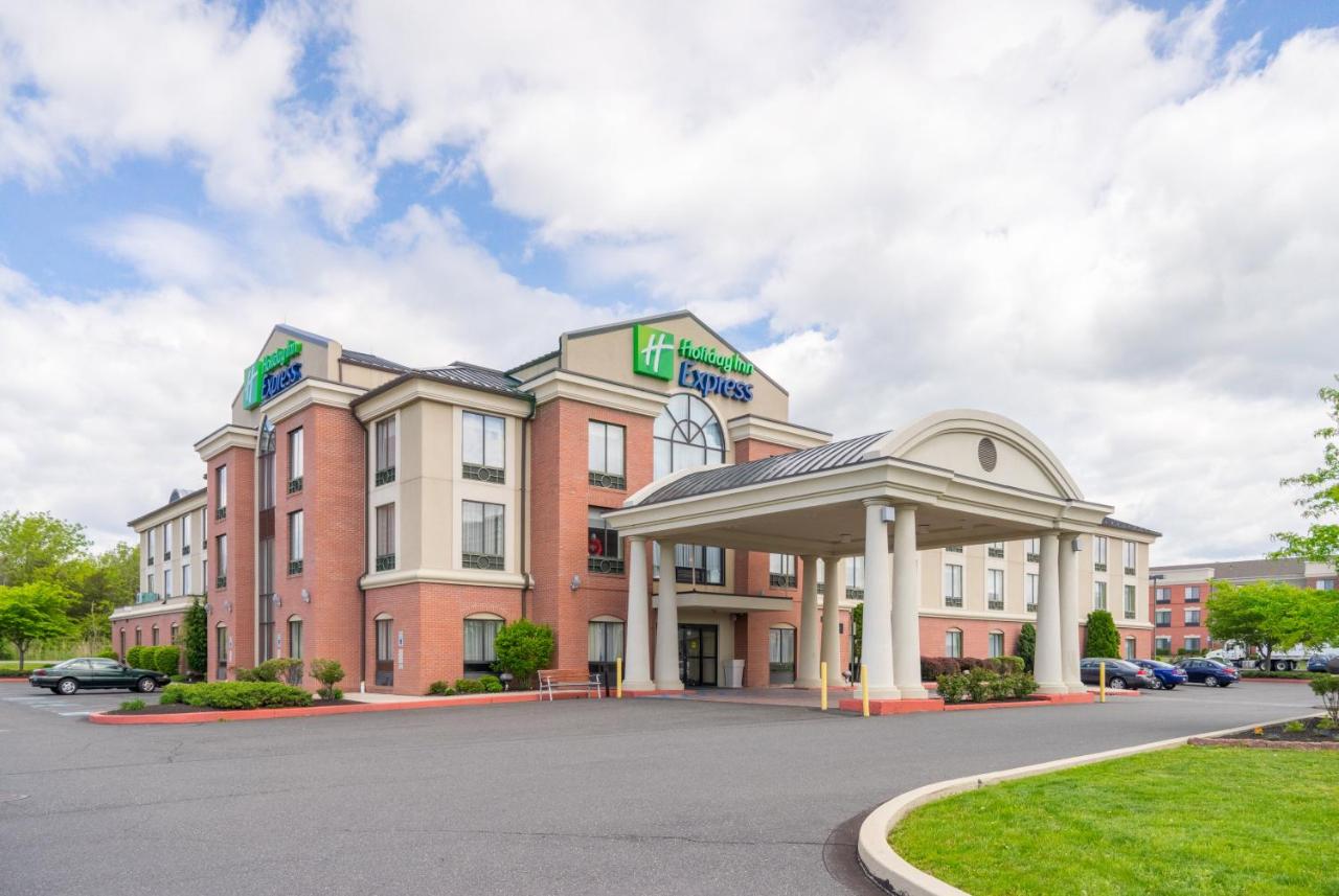  | Holiday Inn Express Hotel & Suites Quakertown