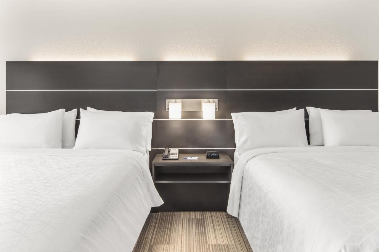 Queen Room with Two Queen Beds - Non-Smoking at Holiday Inn Express & Suites Hardeeville - Hilton Head by IHG