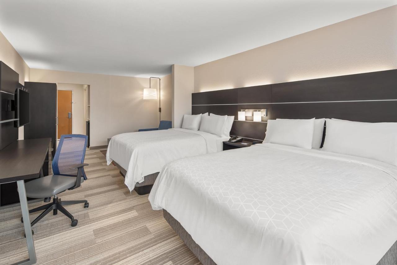 Twin Suite - Non-Smoking at Holiday Inn Express & Suites Hardeeville - Hilton Head by IHG
