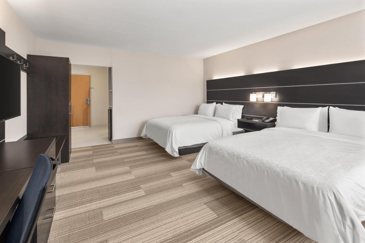 Twin Room - Mobility Access at Holiday Inn Express & Suites Hardeeville - Hilton Head by IHG
