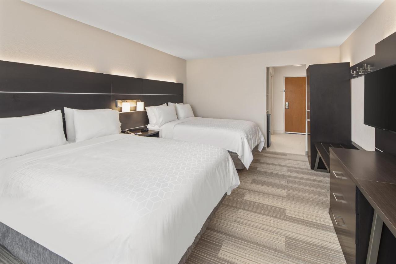 Queen Room with Two Queen Beds - Non-Smoking at Holiday Inn Express & Suites Hardeeville - Hilton Head by IHG