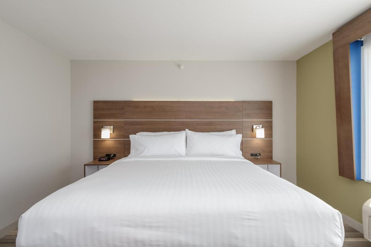 Suite with View - Non-Smoking at Holiday Inn Express Hotel & Suites South Bend by IHG