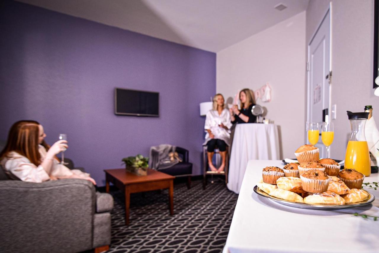 Queen Suite with Two Queen Beds at Bluemont Hotel