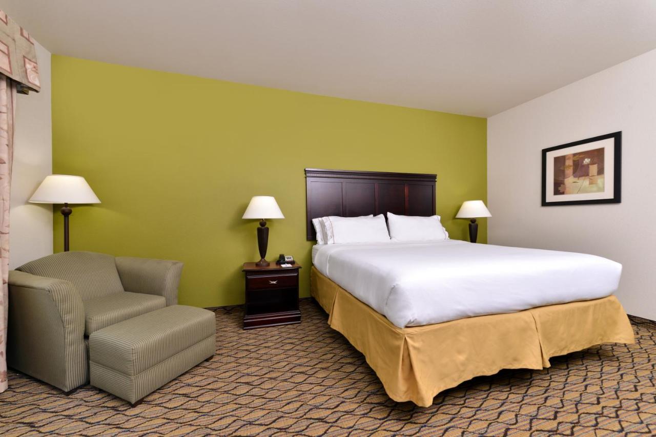 King Room - Disability Access at Holiday Inn Express Hotel & Suites Sherman Highway 75 by IHG