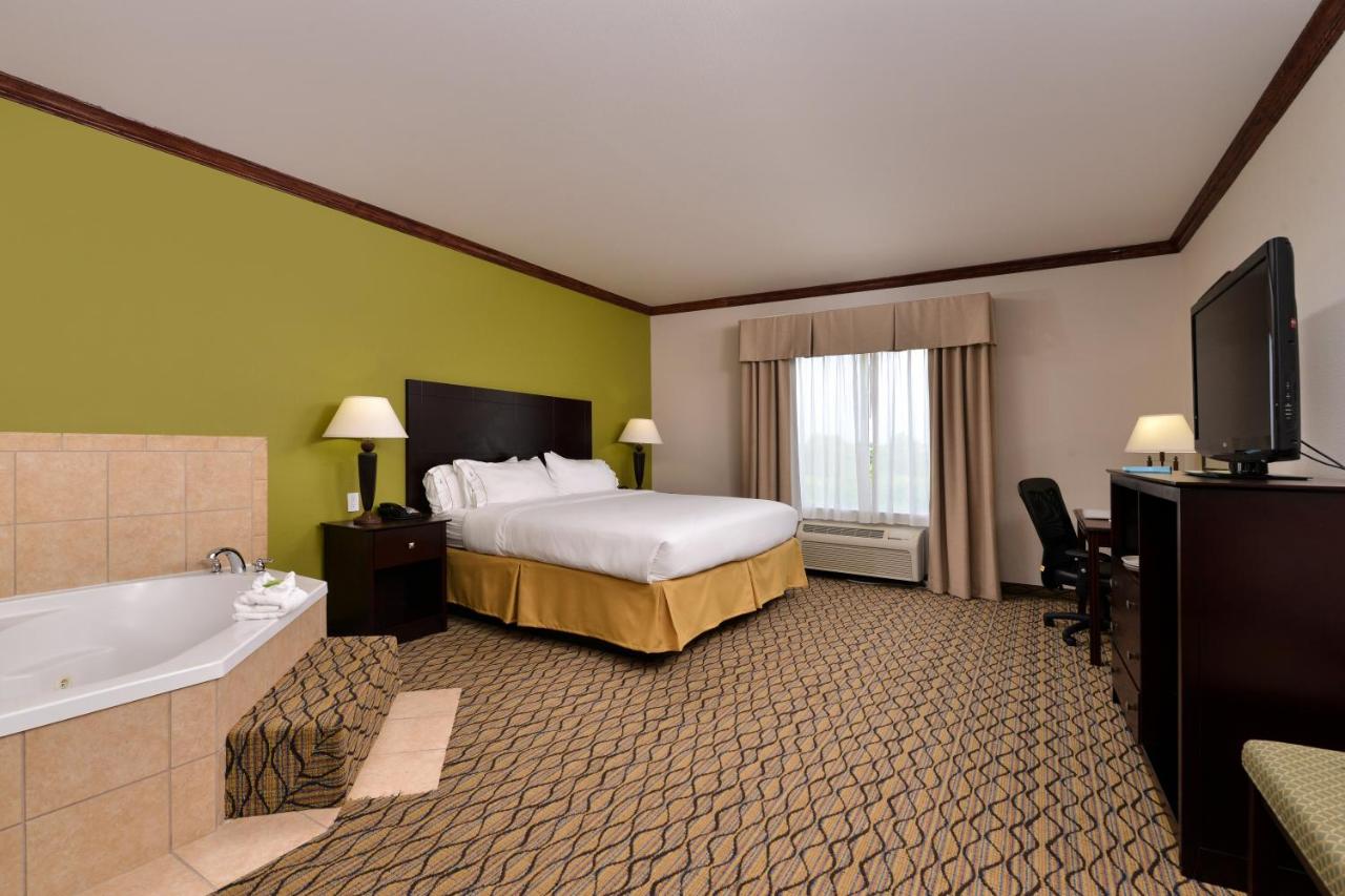 King Room with Spa Bath at Holiday Inn Express Hotel & Suites Sherman Highway 75 by IHG
