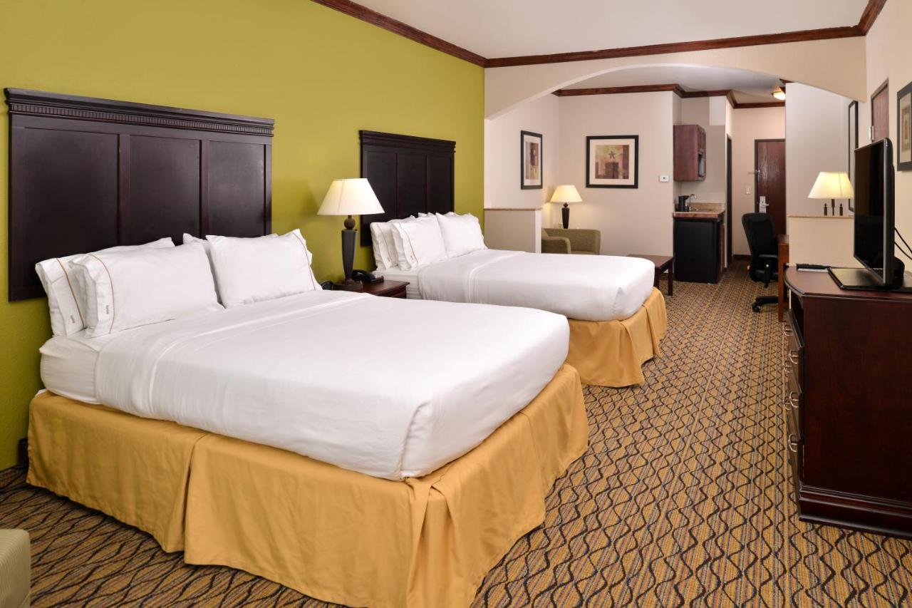Suite - Mobility Access/Hearing Accessible at Holiday Inn Express Hotel & Suites Sherman Highway 75 by IHG