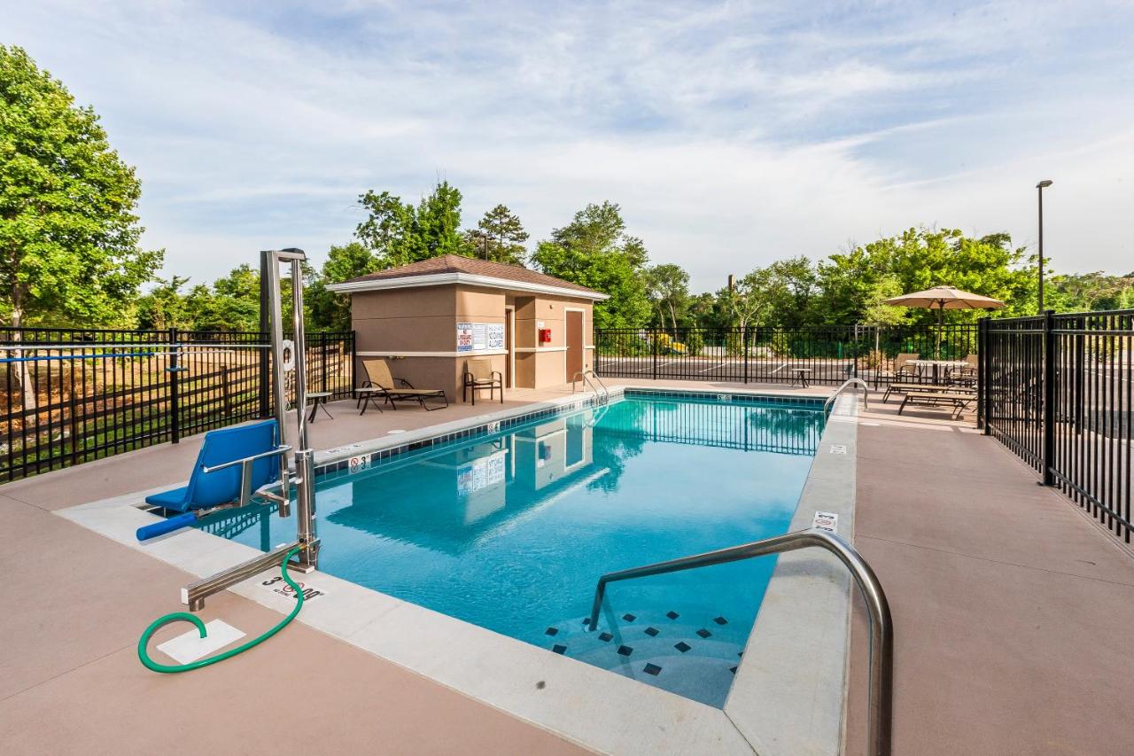 | Staybridge Suites Knoxville-West