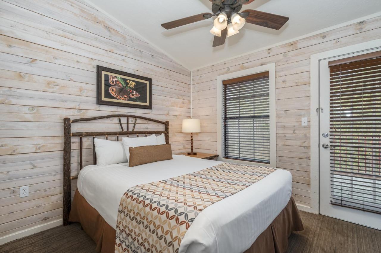 Two-Bedroom Villa Lodge 2 Queen Beds at Holiday Inn Club Vacations Piney Shores Resort at Lake Conroe, an IHG Hotel